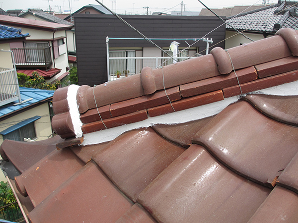 瓦屋根の修繕。漆喰の打ち直し